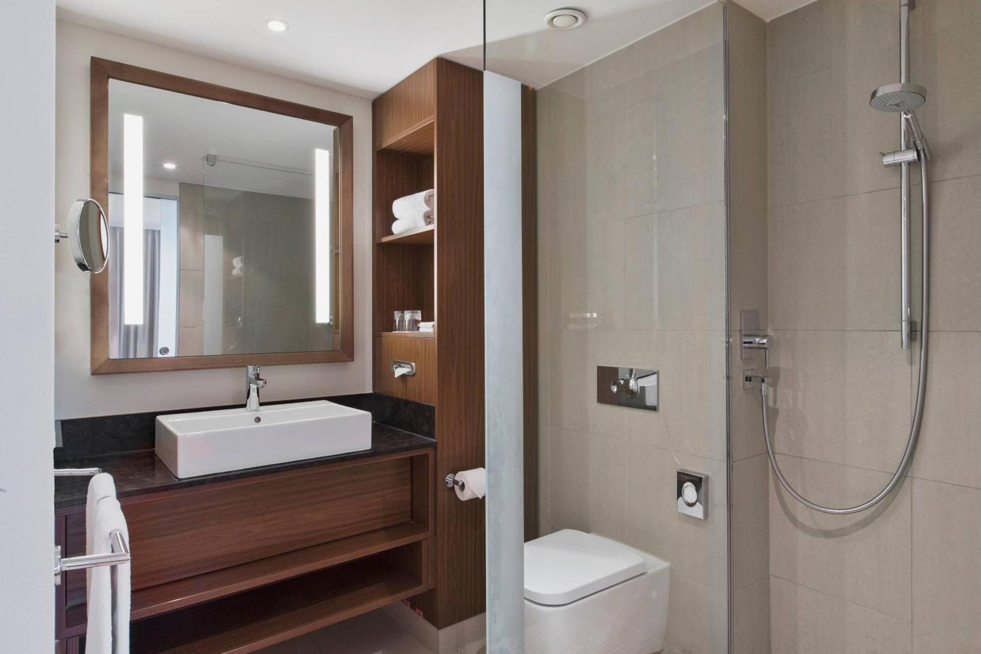 Courtyard By Marriott Wiesbaden-Nordenstadt Exterior photo