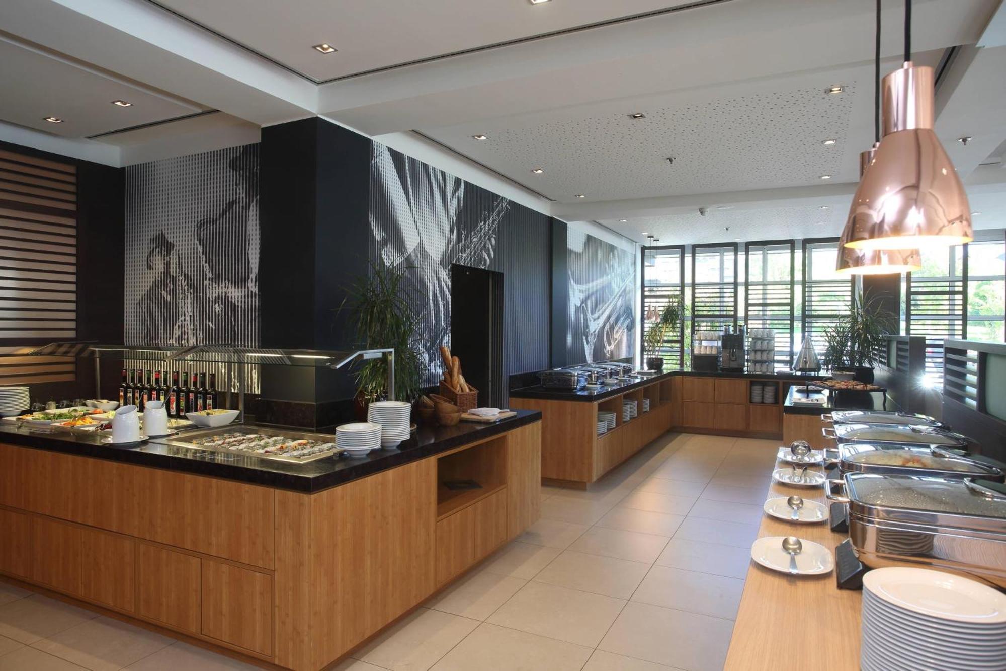 Courtyard By Marriott Wiesbaden-Nordenstadt Exterior photo